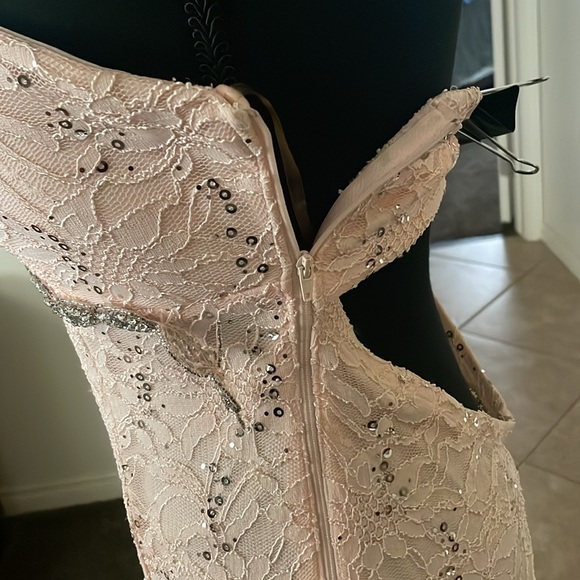 Gorgeous Peach color prom dress. - Picture 6 of 14